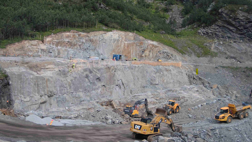 Construction vehicles at the Roldal-Suldal Hydro plant